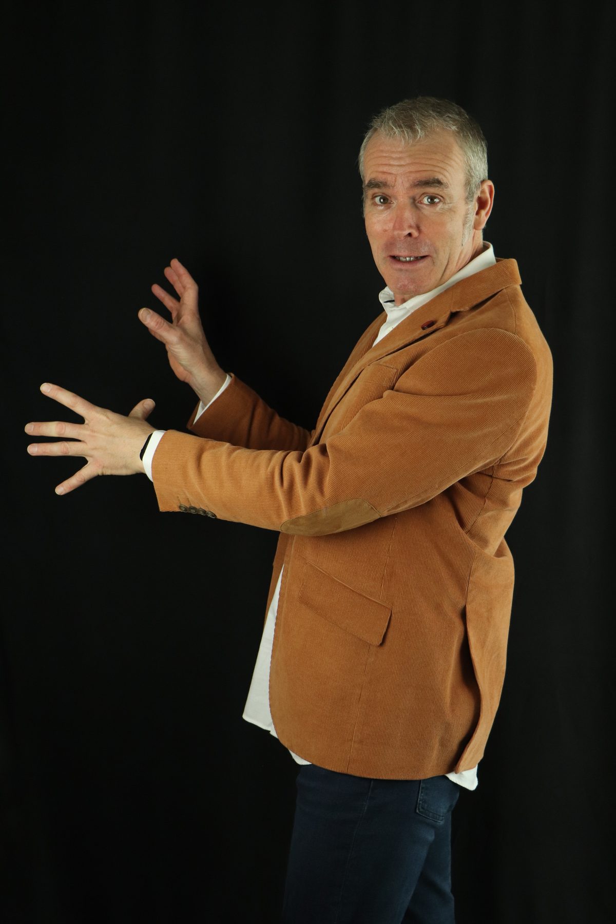 Karsten Huttenhain — speaking coach demonstrating presence and gesture